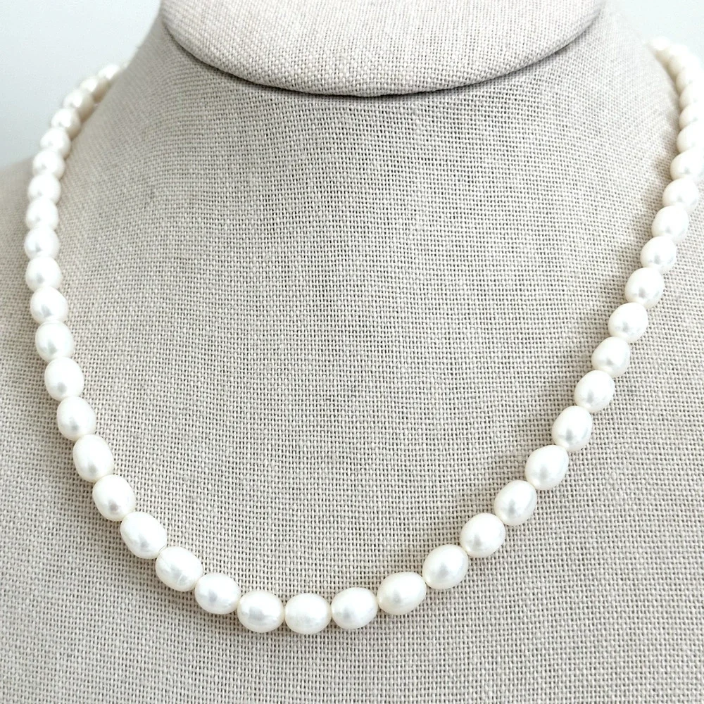 Vintage 925 Sterling Silver Genuine Freshwater Pearl Ladies Strand Necklace 18